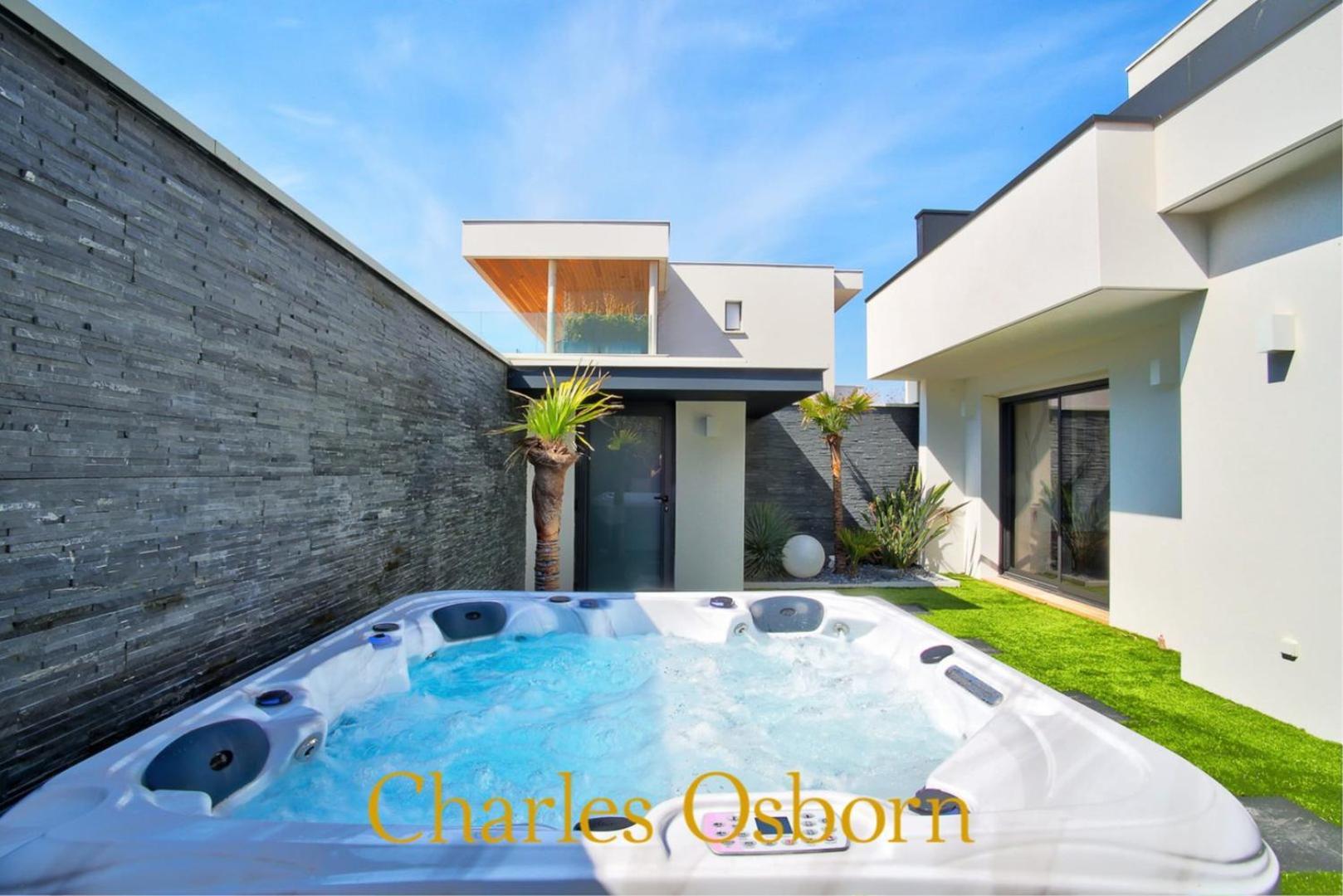 Carrare Villa *